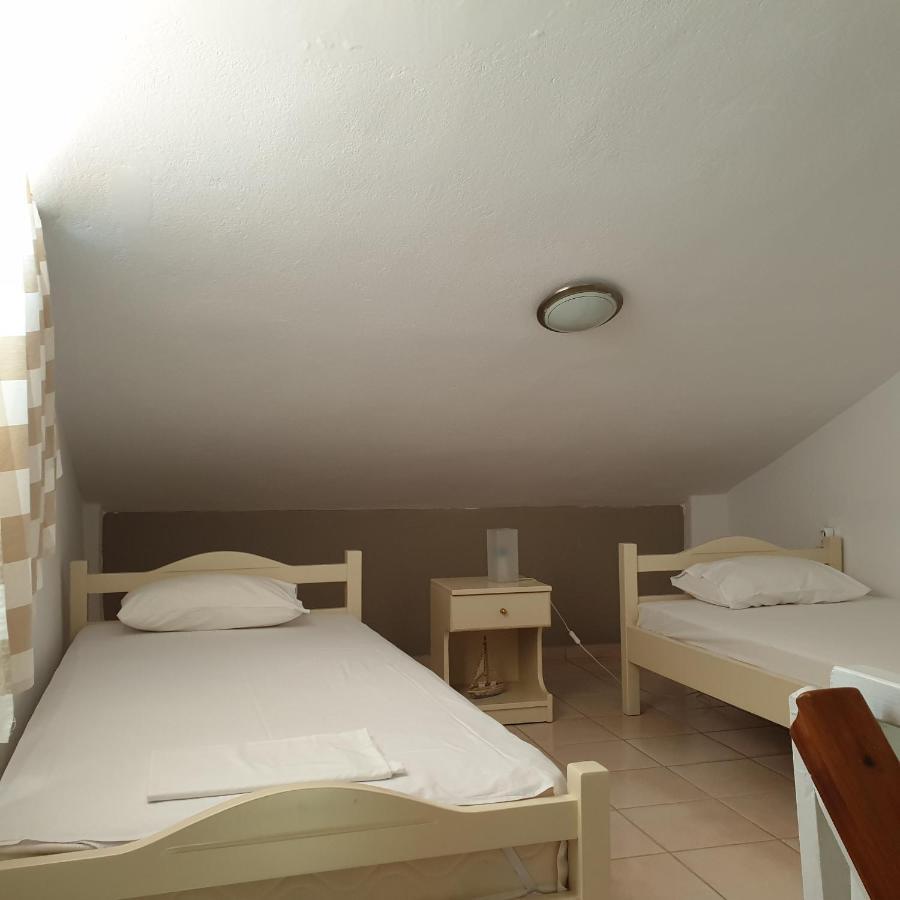 Amparoudes Apartment Kriopigi Bagian luar foto