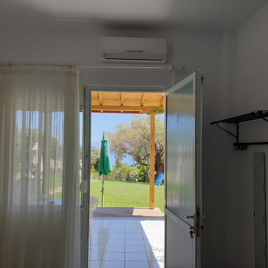 Amparoudes Apartment Kriopigi Bagian luar foto