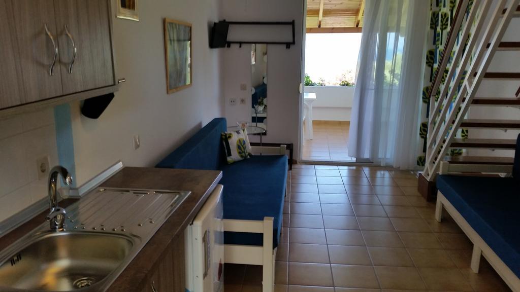 Amparoudes Apartment Kriopigi Ruang foto