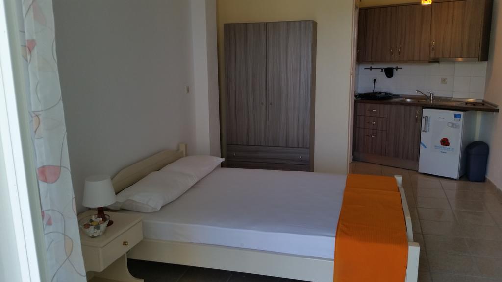 Amparoudes Apartment Kriopigi Ruang foto