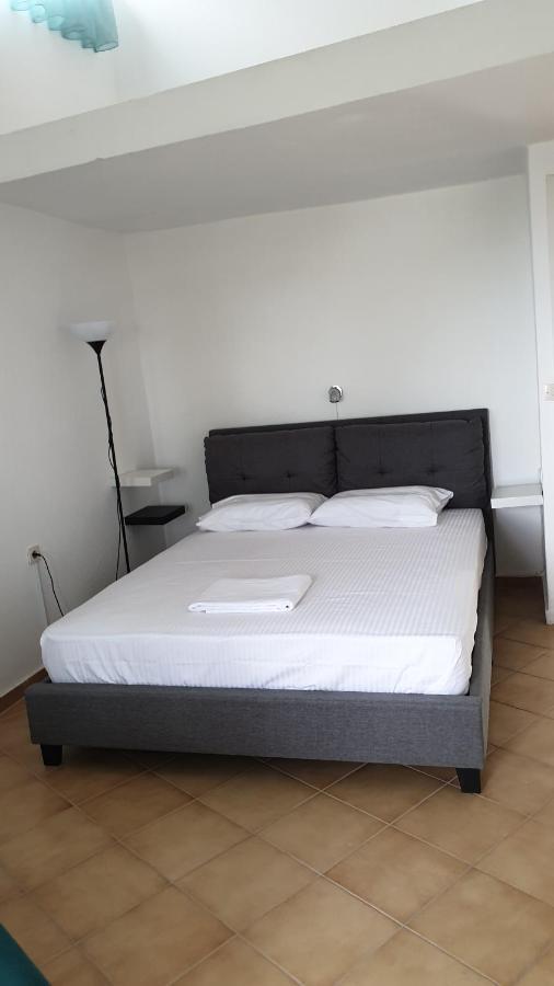 Amparoudes Apartment Kriopigi Bagian luar foto