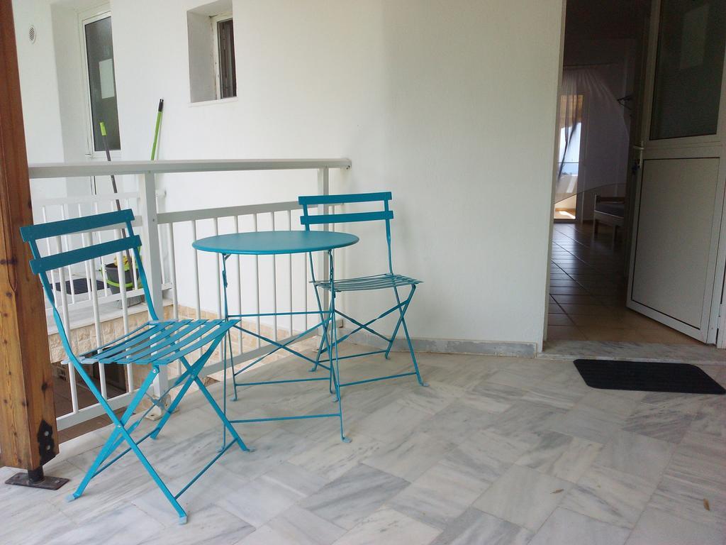 Amparoudes Apartment Kriopigi Bagian luar foto
