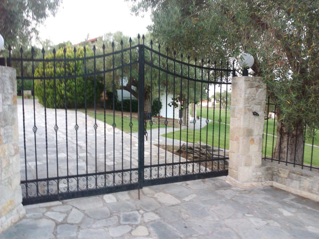 Amparoudes Apartment Kriopigi Bagian luar foto
