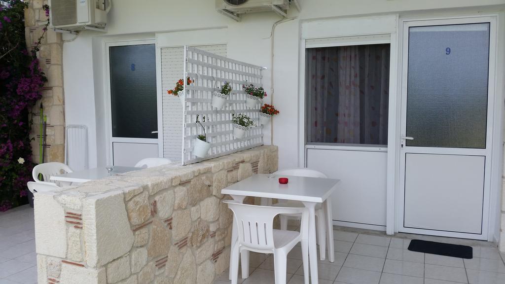 Amparoudes Apartment Kriopigi Bagian luar foto
