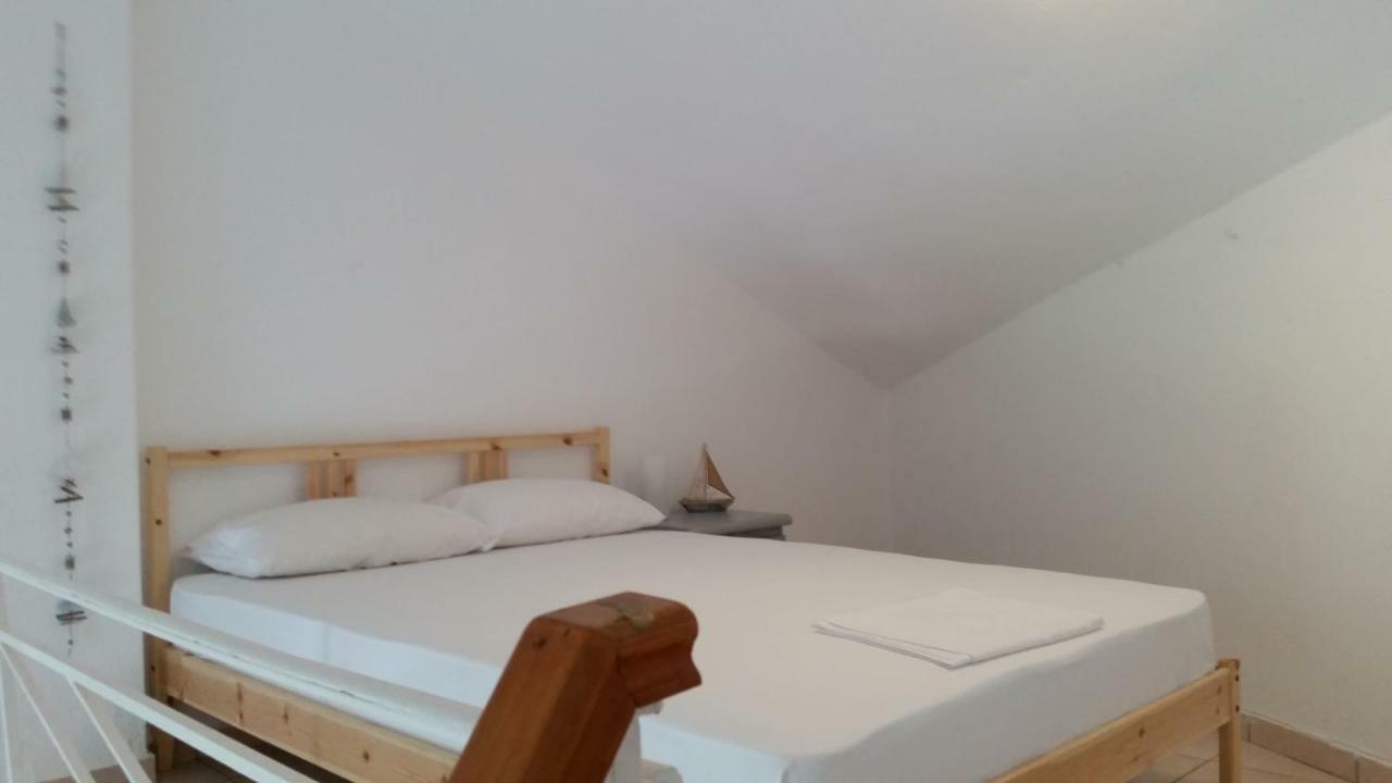 Amparoudes Apartment Kriopigi Bagian luar foto